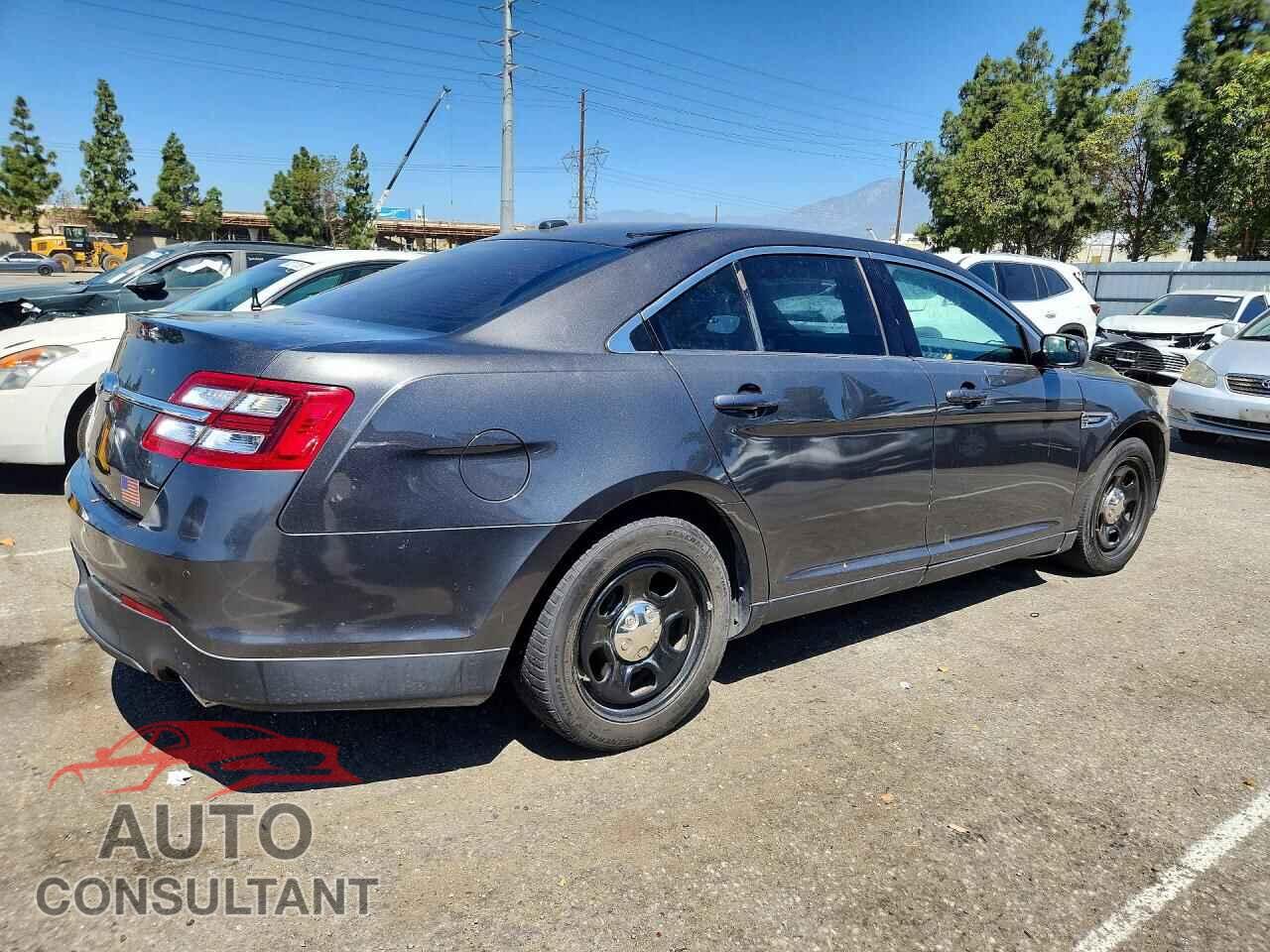 FORD TAURUS 2018 - 1FAHP2E87JG117338