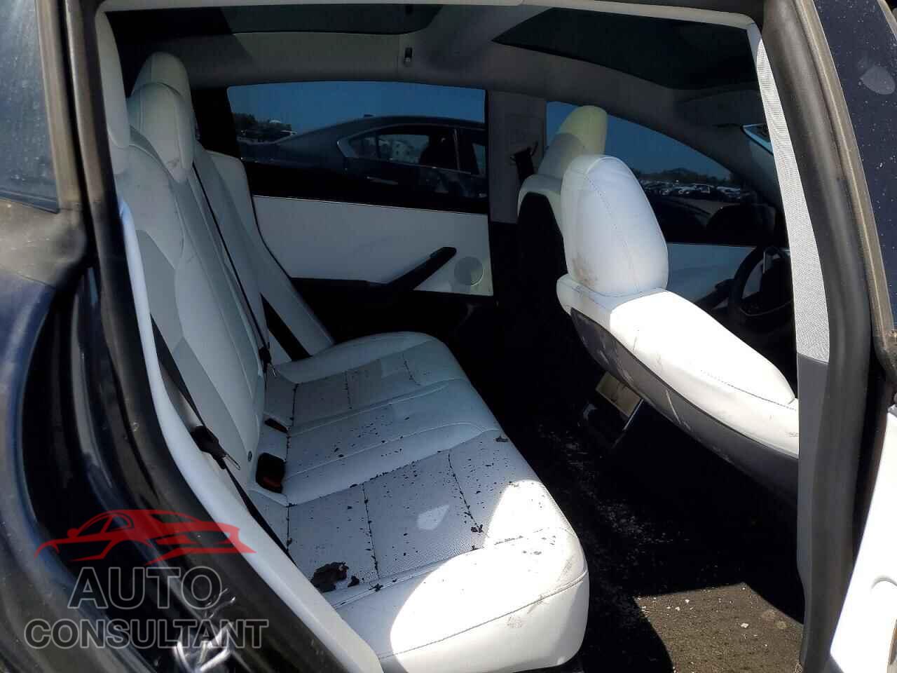 TESLA MODEL 3 2025 - 5YJ3E1EB7SF940492