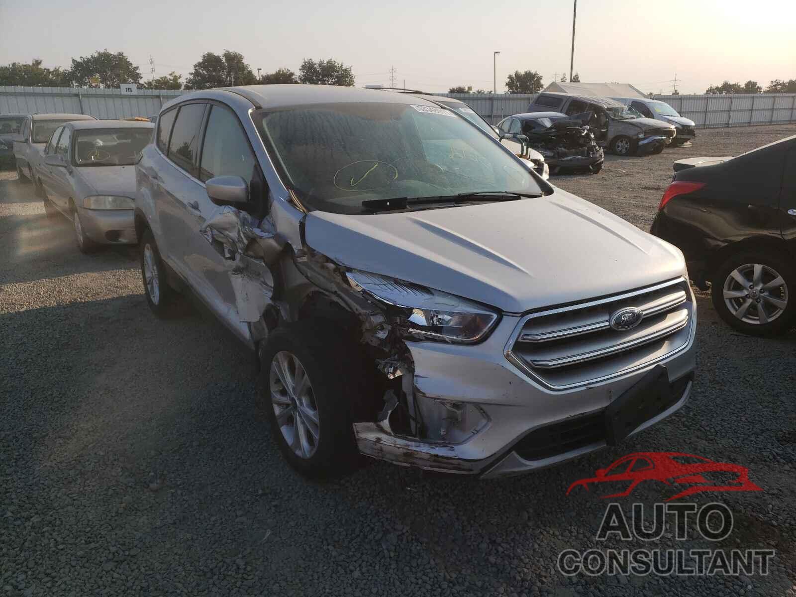 FORD ESCAPE 2017 - 1FMCU0GD5HUC96109