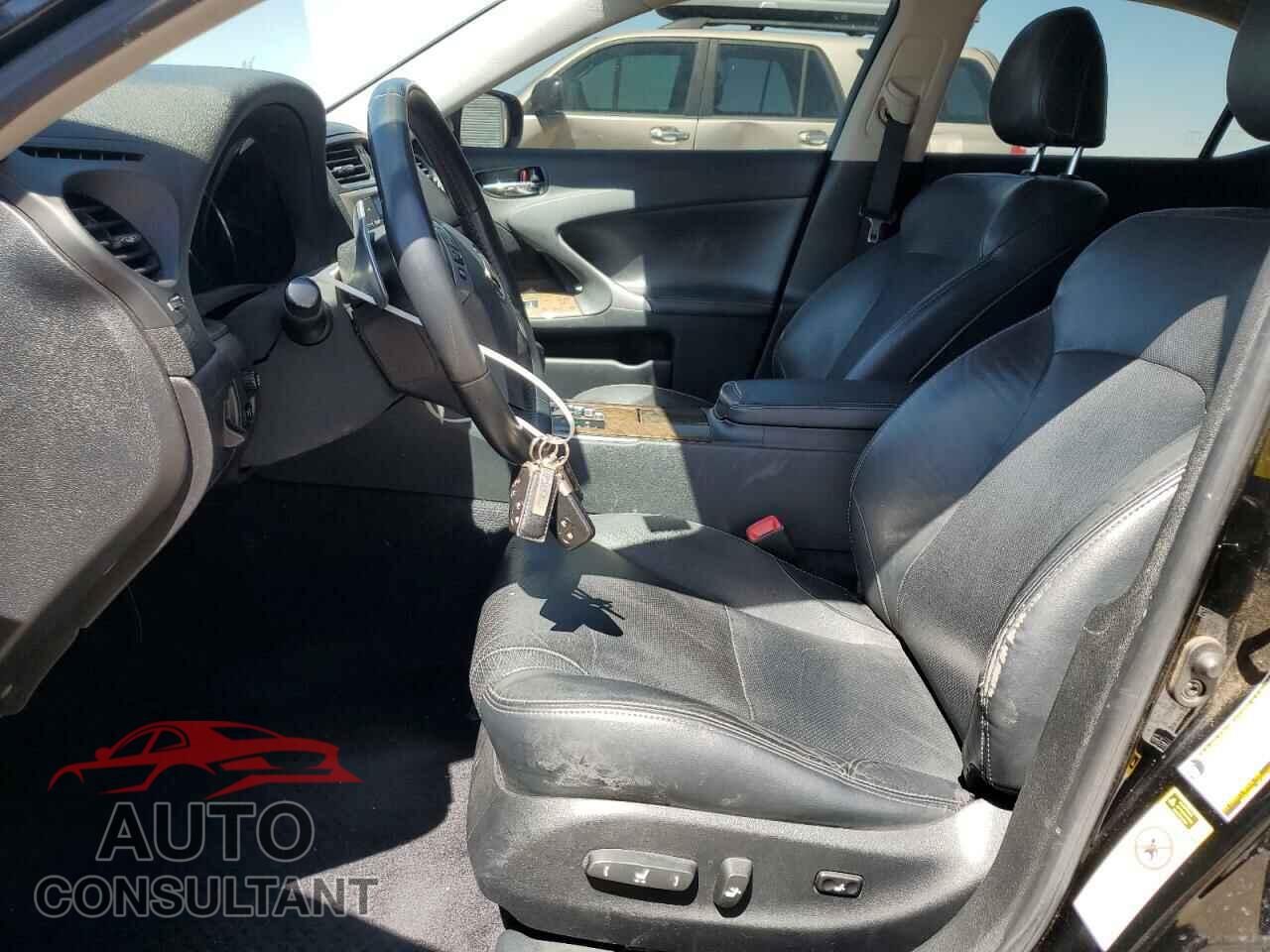 LEXUS IS 2011 - JTHBF5C20B5135047