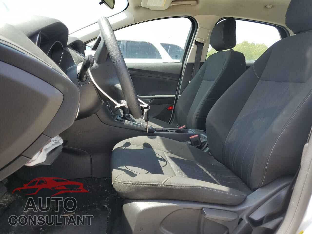 FORD FOCUS 2018 - 1FADP3E22JL201557