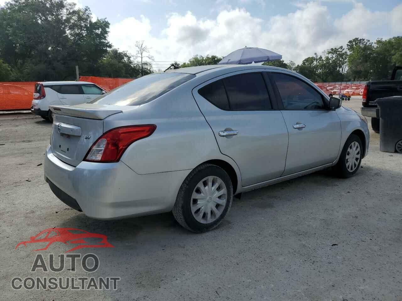 NISSAN VERSA 2017 - 3N1CN7AP3HL814938