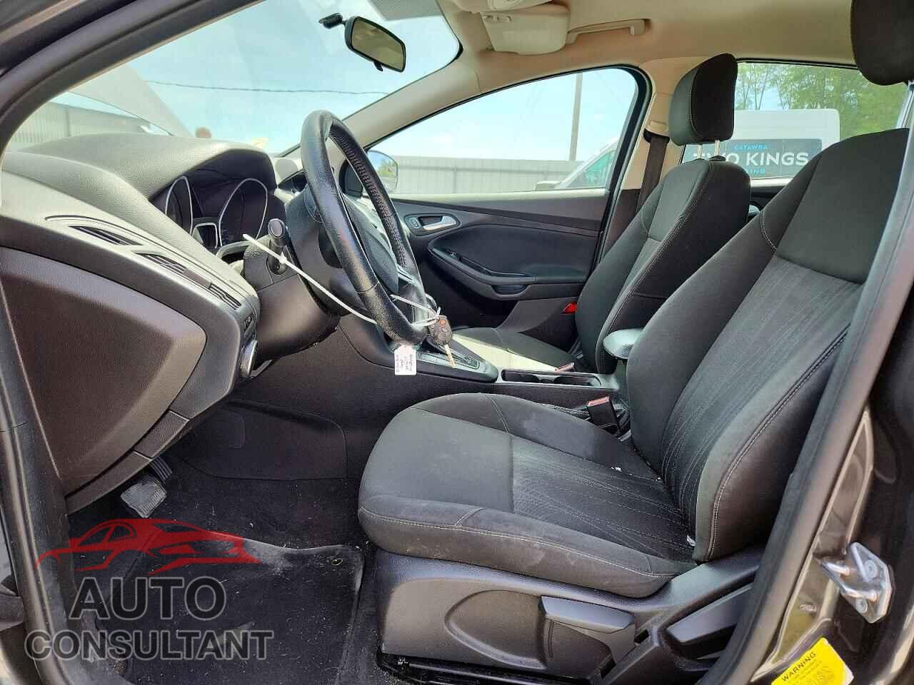 FORD FOCUS SE 2015 - 1FADP3K28FL254677