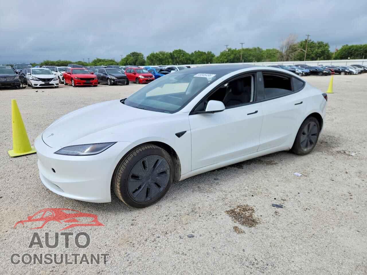 TESLA MODEL 3 2024 - 5YJ3E1EA8RF772735