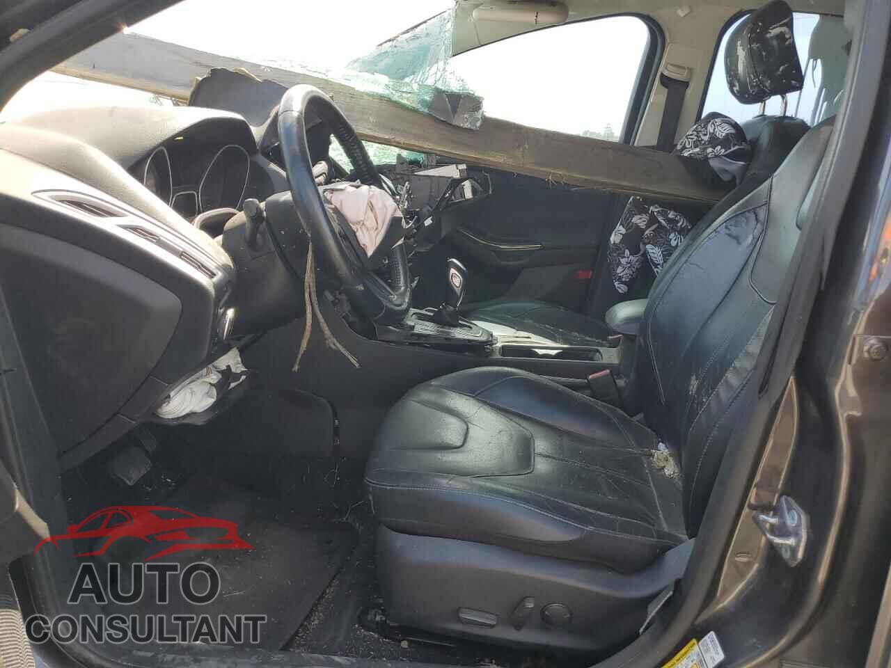 FORD FOCUS 2015 - 1FADP3N29FL247460