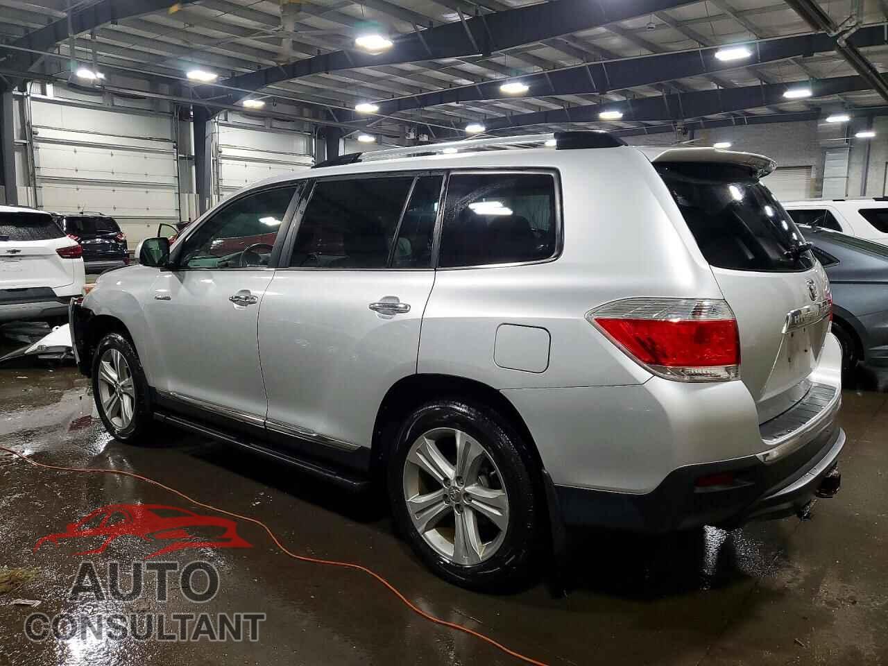 TOYOTA HIGHLANDER 2013 - 5TDDK3EH8DS216015