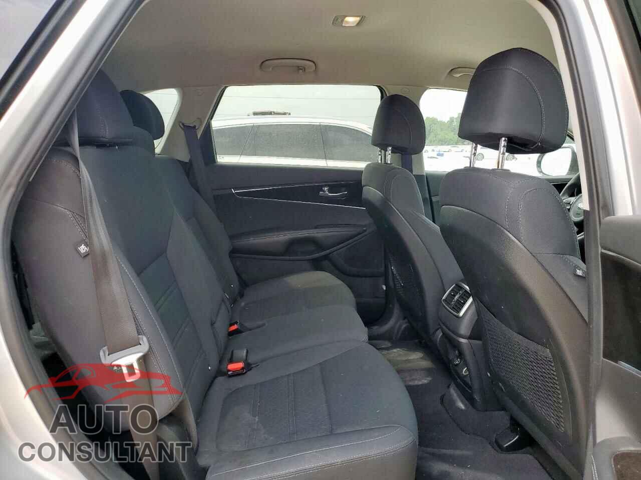 KIA SORENTO 2017 - 5XYPGDA54HG329236