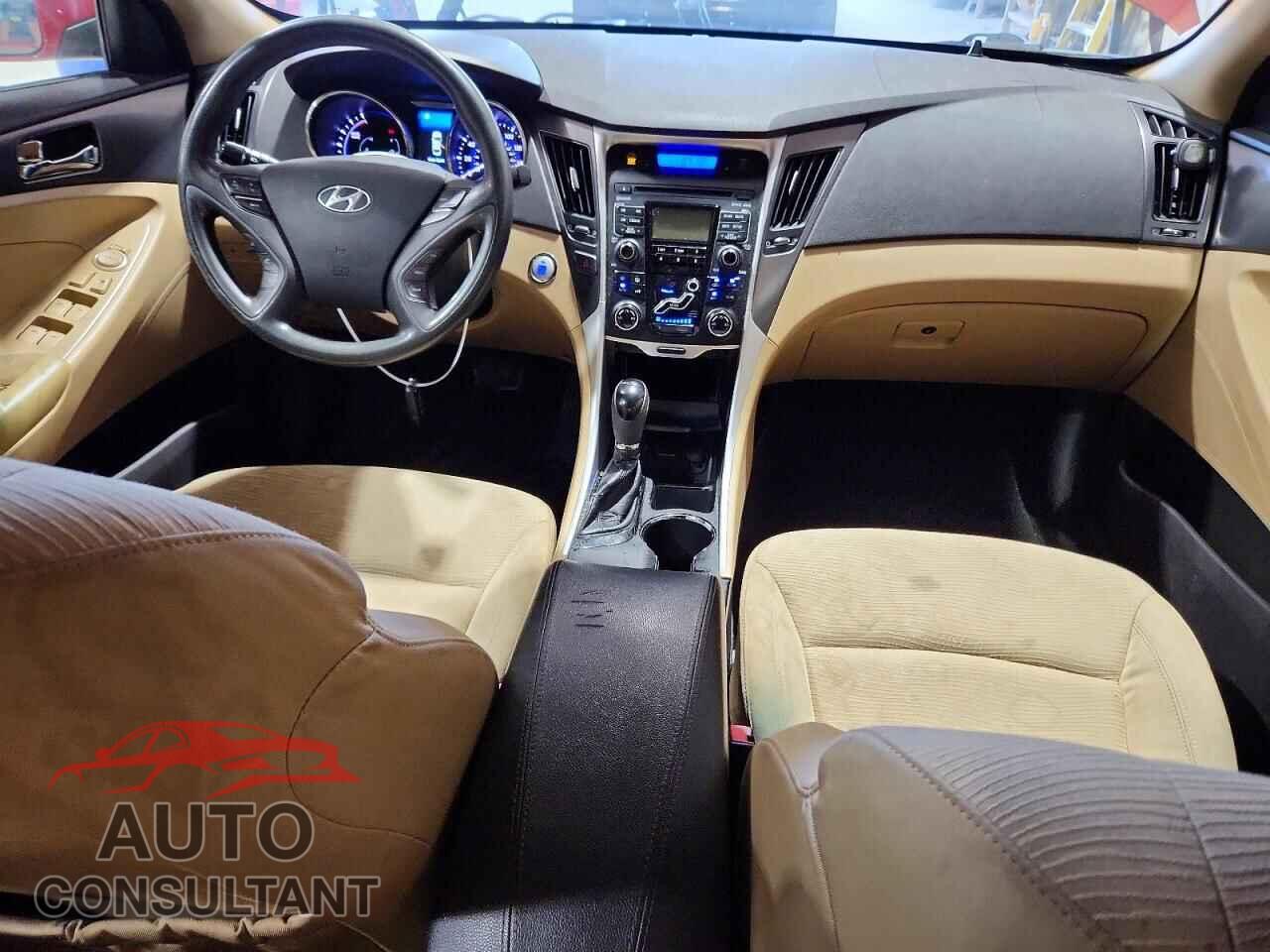 HYUNDAI SONATA 2011 - KMHEC4A44BA008357