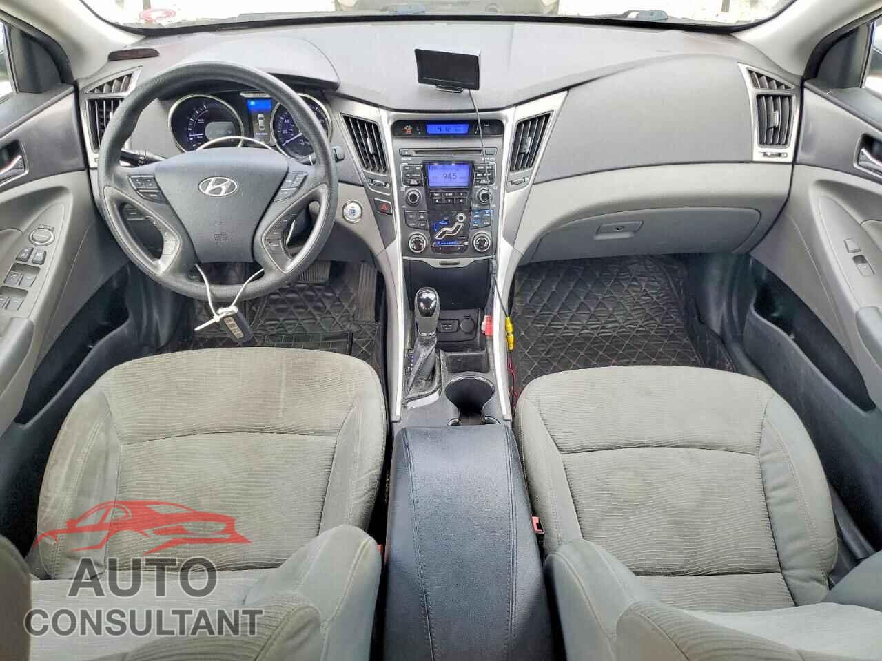 HYUNDAI SONATA 2011 - KMHEC4A47BA005985