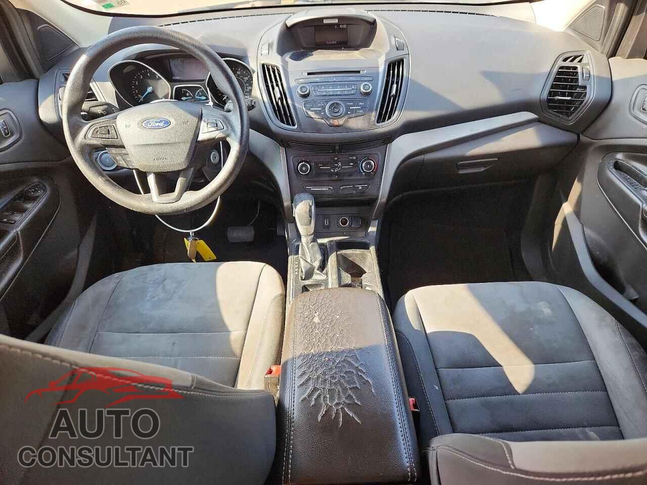 FORD ESCAPE 2017 - 1FMCU0F71HUC31429