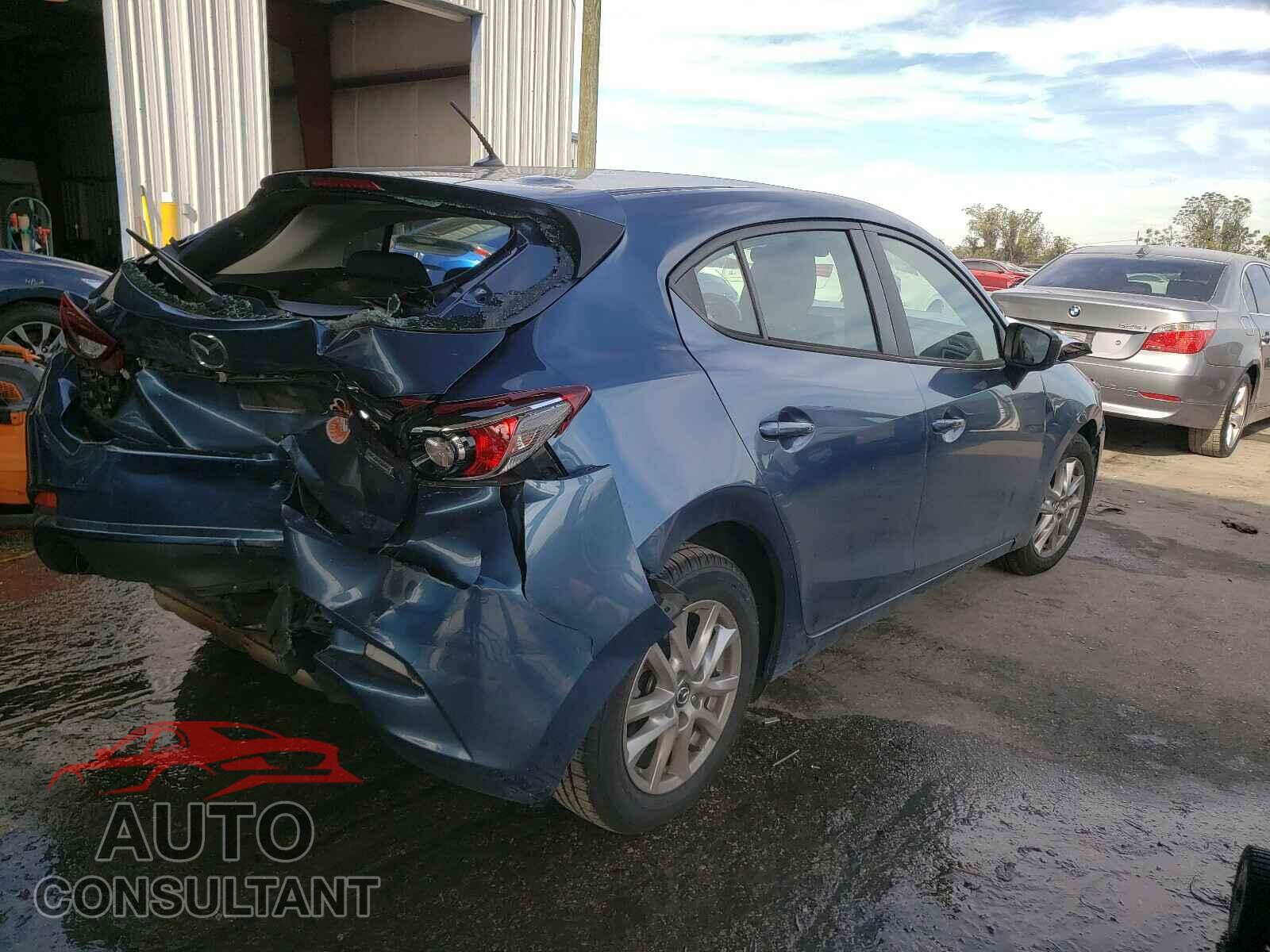 MAZDA 3 2018 - 3MZBN1K76JM239915