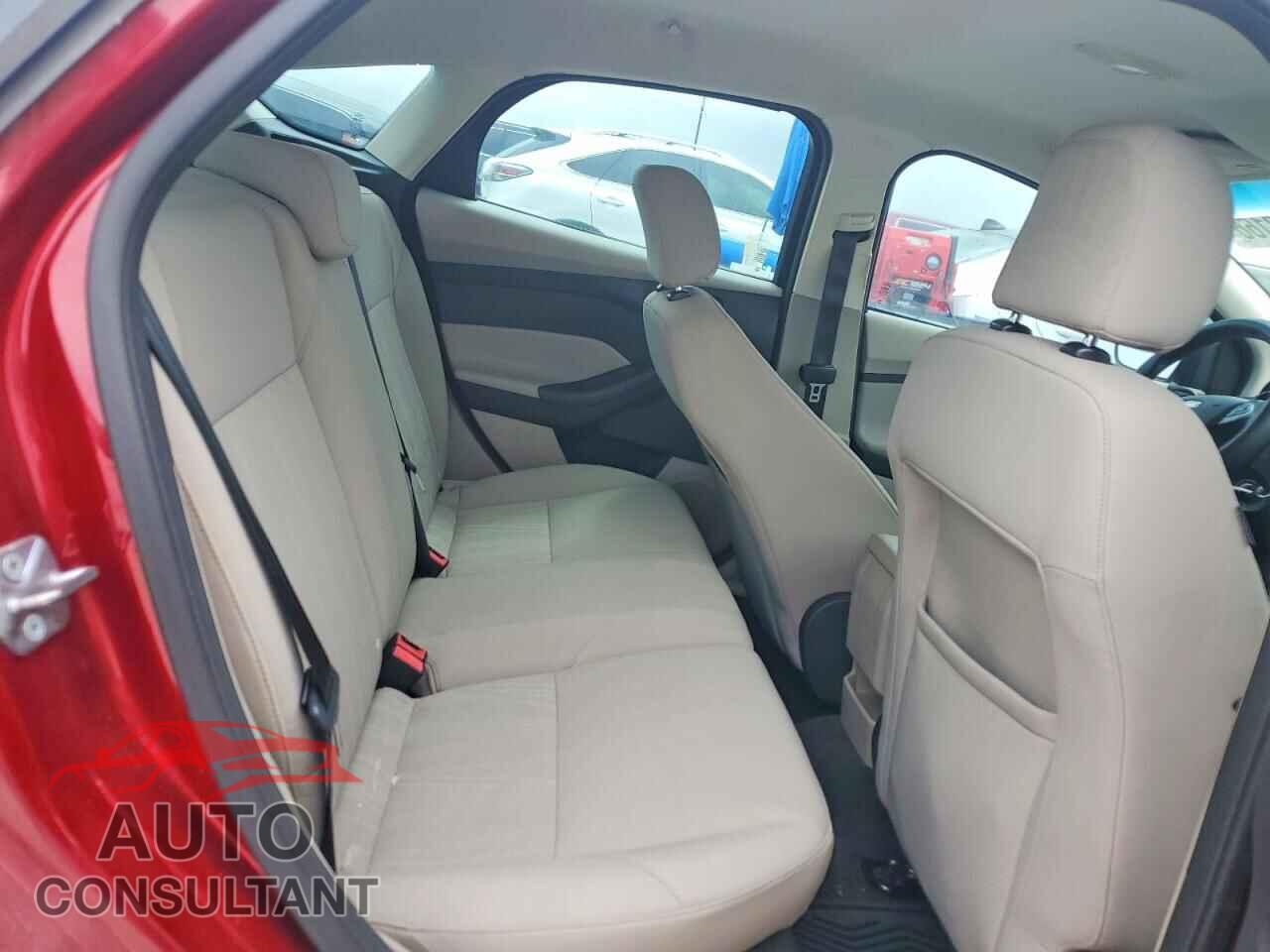 FORD FOCUS 2015 - 1FADP3K20FL261039