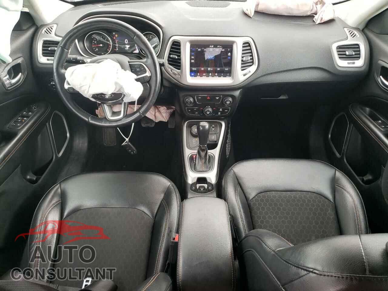 JEEP COMPASS 2018 - 3C4NJDBB0JT303633