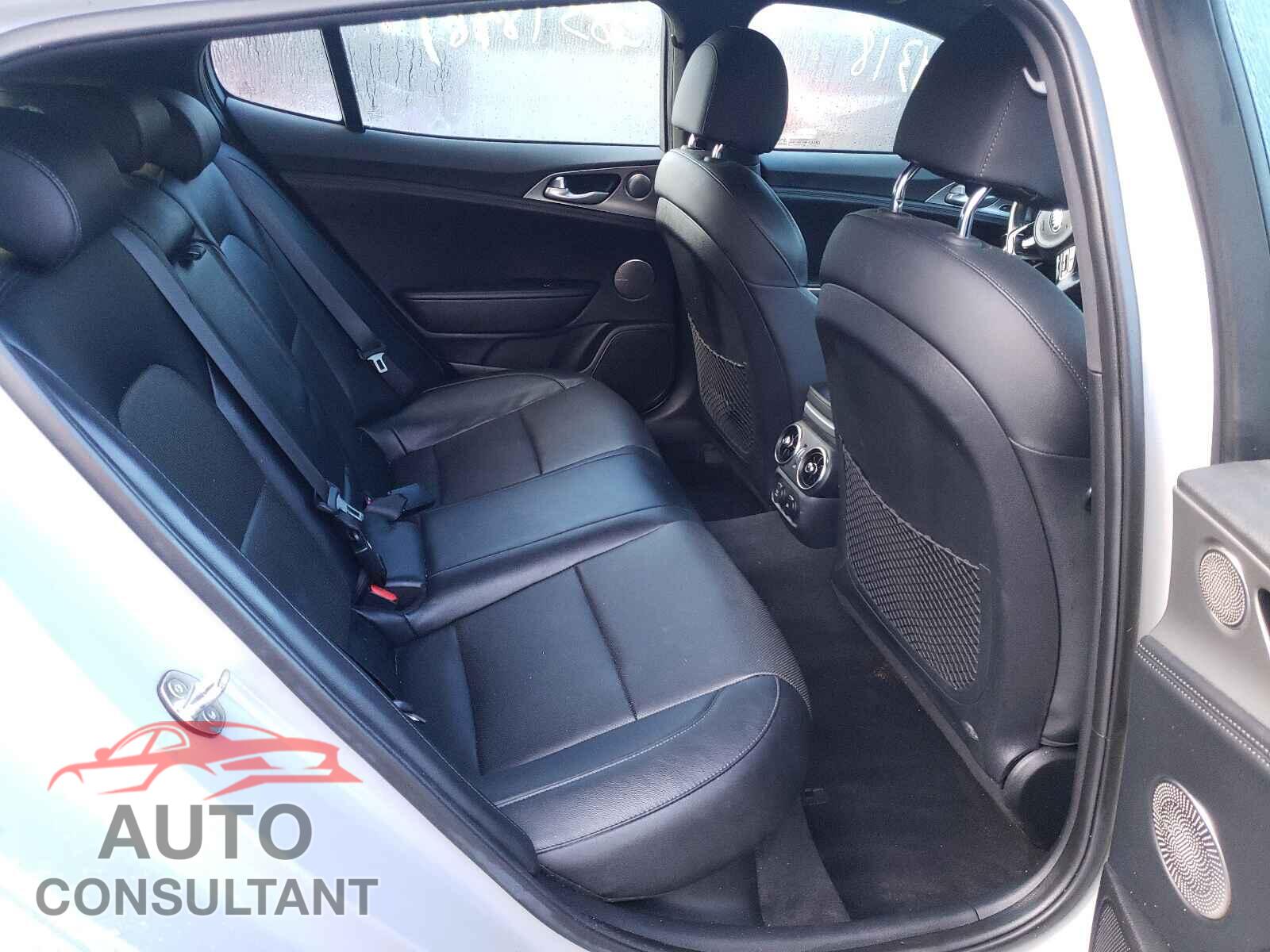 KIA STINGER 2018 - KNAE45LC0J6028728