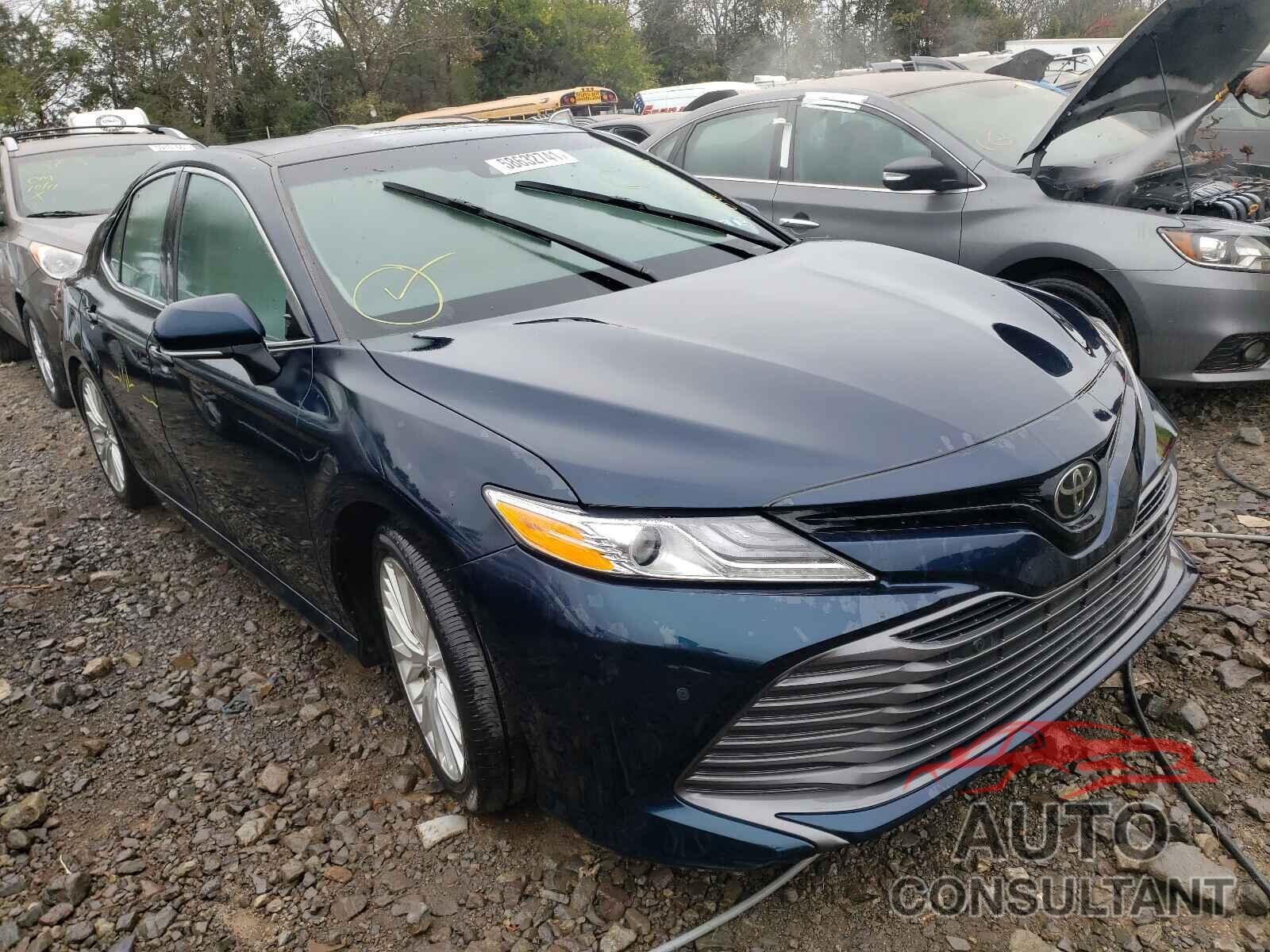 TOYOTA CAMRY 2018 - 4T1B11HK0JU555571