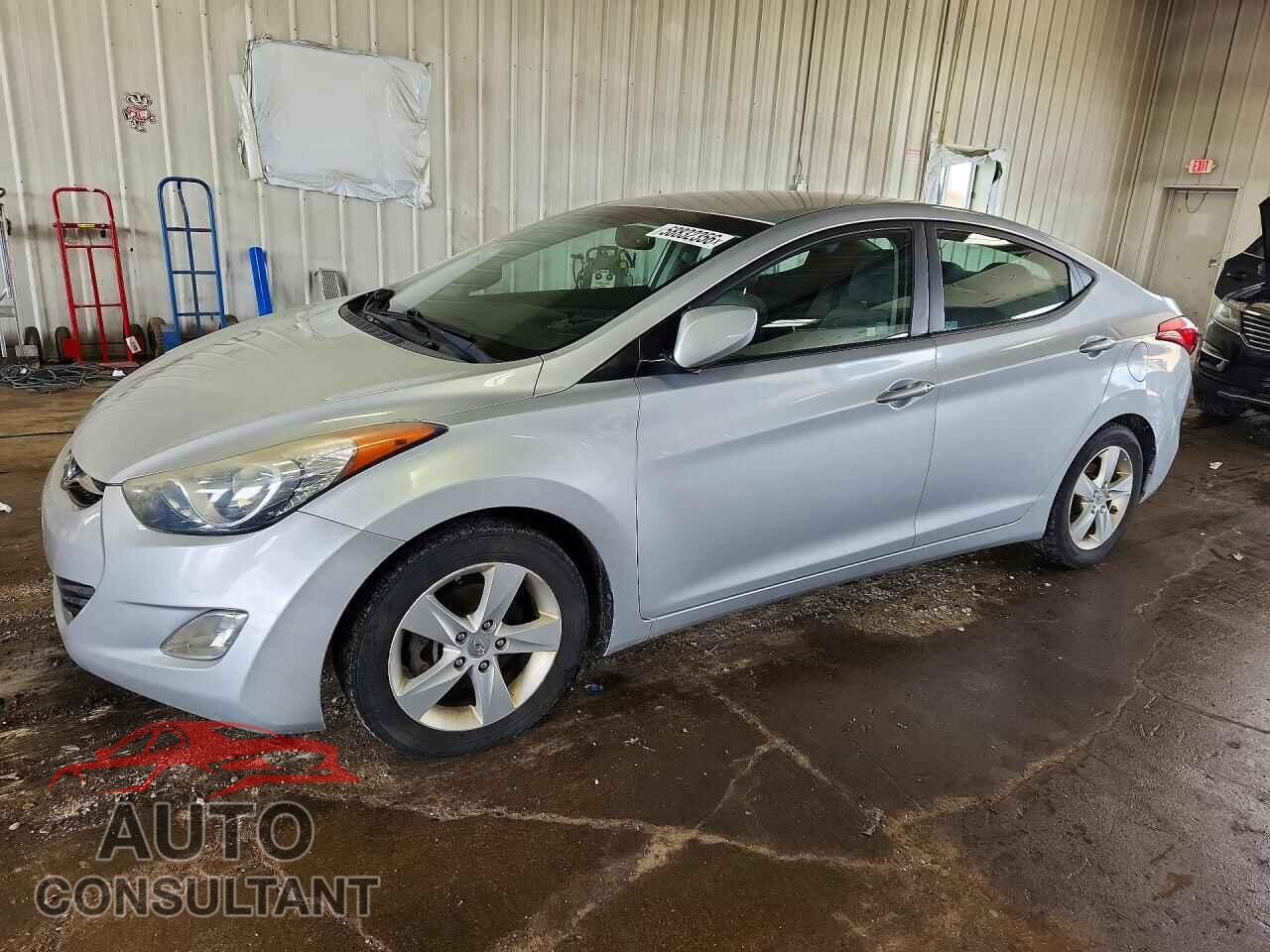 HYUNDAI ELANTRA 2013 - 5NPDH4AE6DH337079