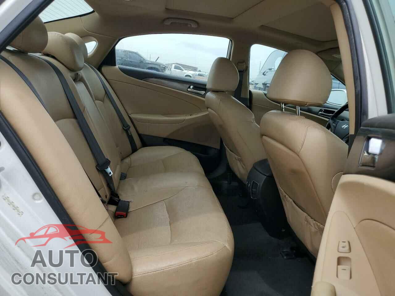 HYUNDAI SONATA 2011 - KMHEC4A45BA000249