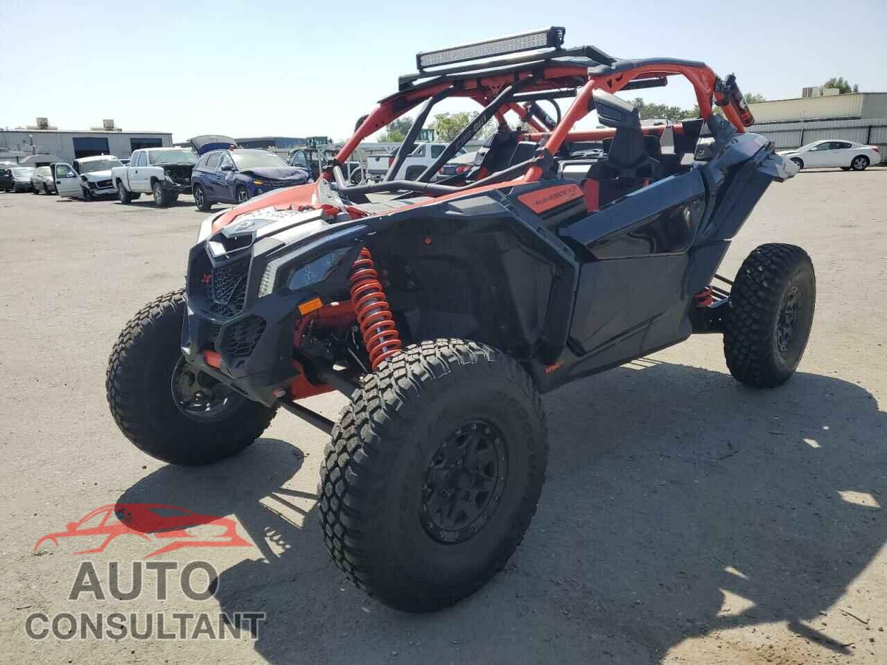 CAN-AM SIDEBYSIDE 2018 - 3JBVXAW23JK001253