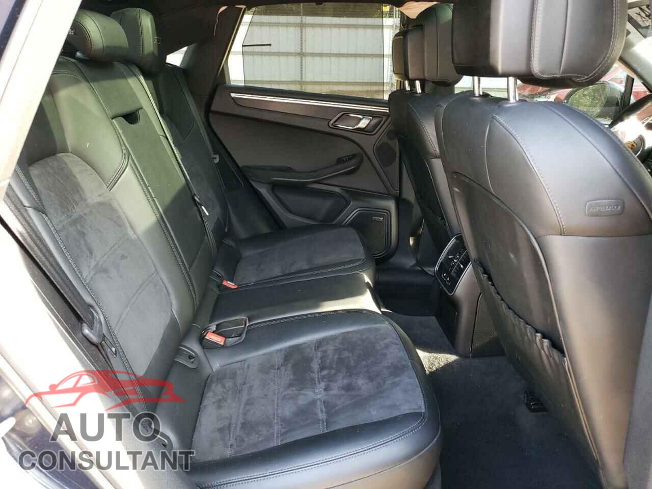 PORSCHE MACAN 2017 - WP1AG2A58HLB51439