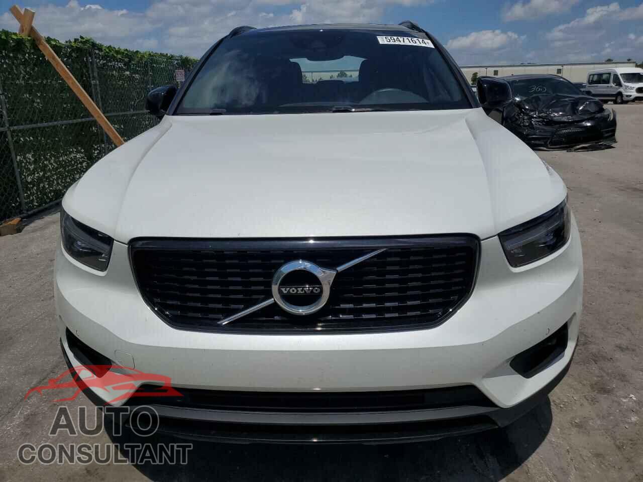 VOLVO XC40 2019 - YV4162UM2K2109611