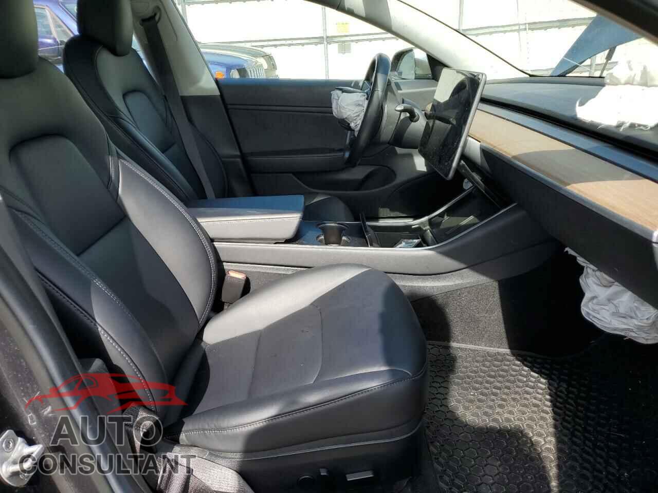 TESLA MODEL 3 2018 - 5YJ3E1EA9JF019008