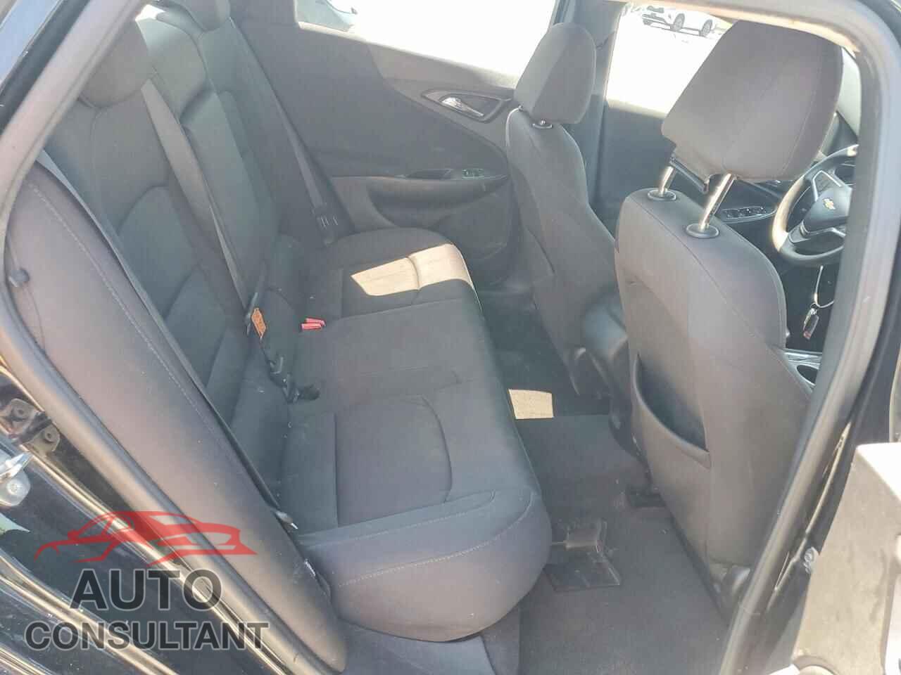 CHEVROLET MALIBU 2017 - 1G1ZB5ST7HF243473