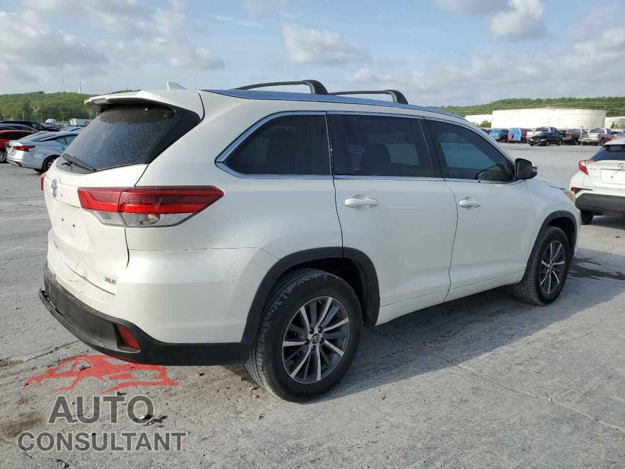 TOYOTA HIGHLANDER 2018 - 5TDKZRFH1JS537247