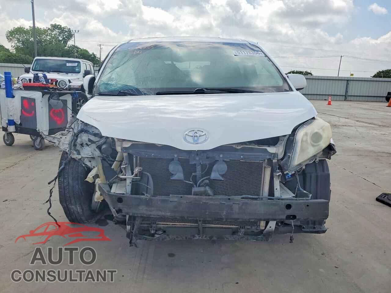 TOYOTA SIENNA 2013 - 5TDYK3DC2DS394235