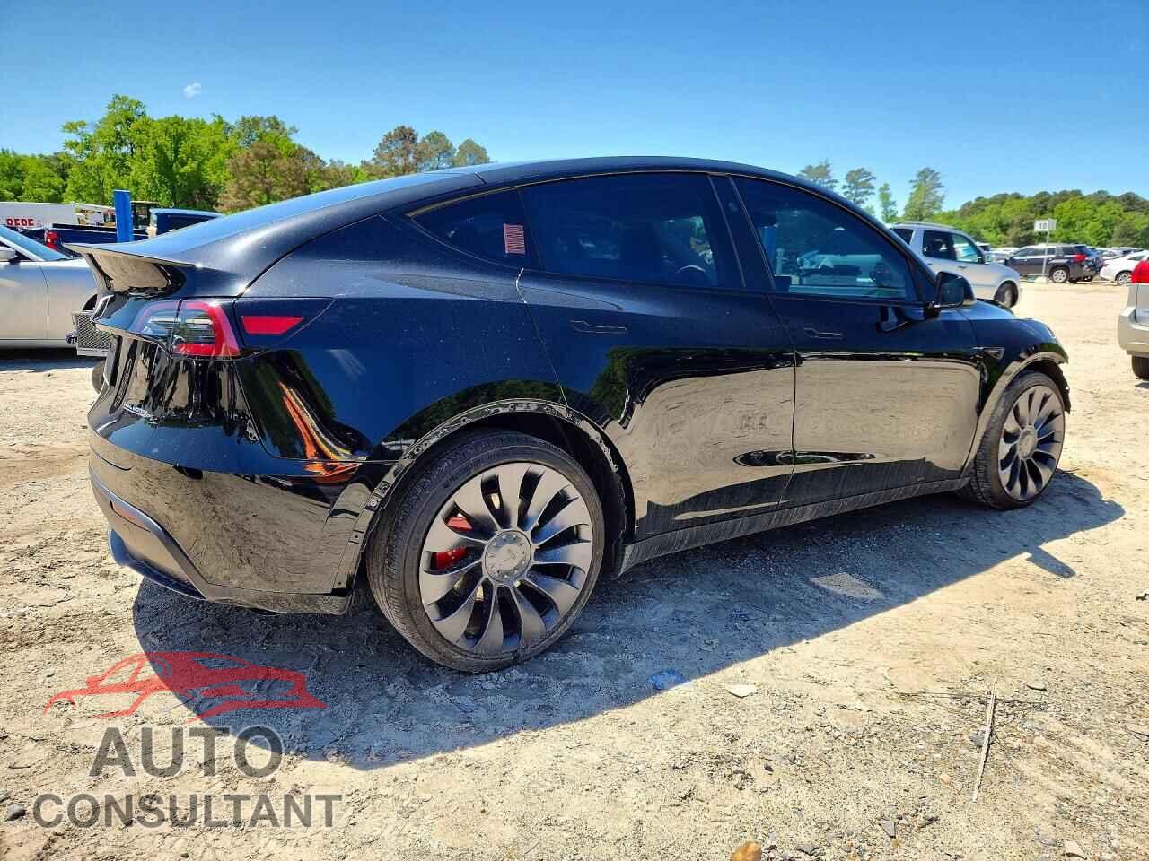 TESLA MODEL Y 2024 - 7SAYGDEF8RF061116