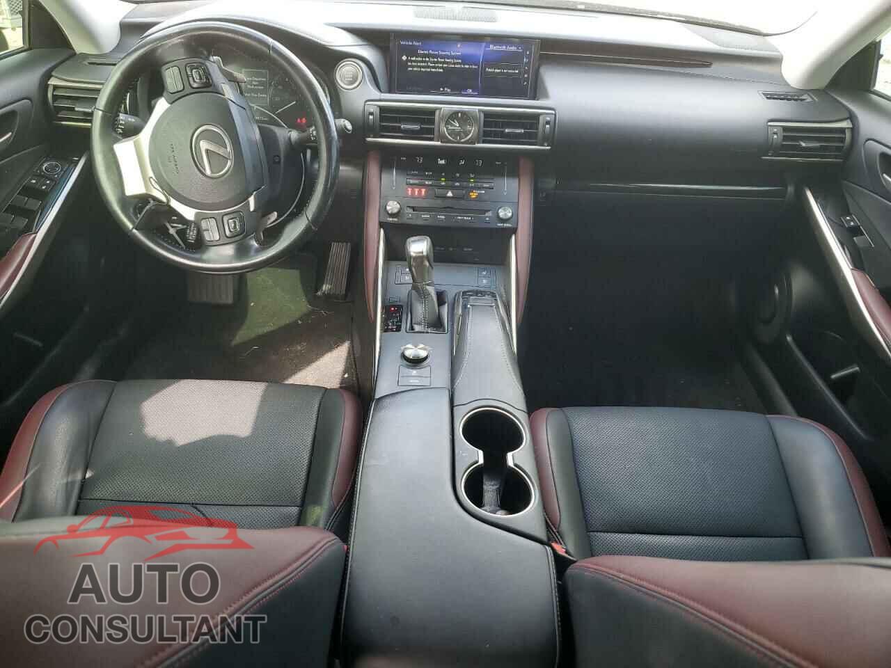 LEXUS IS 2017 - JTHBA1D23H5051433