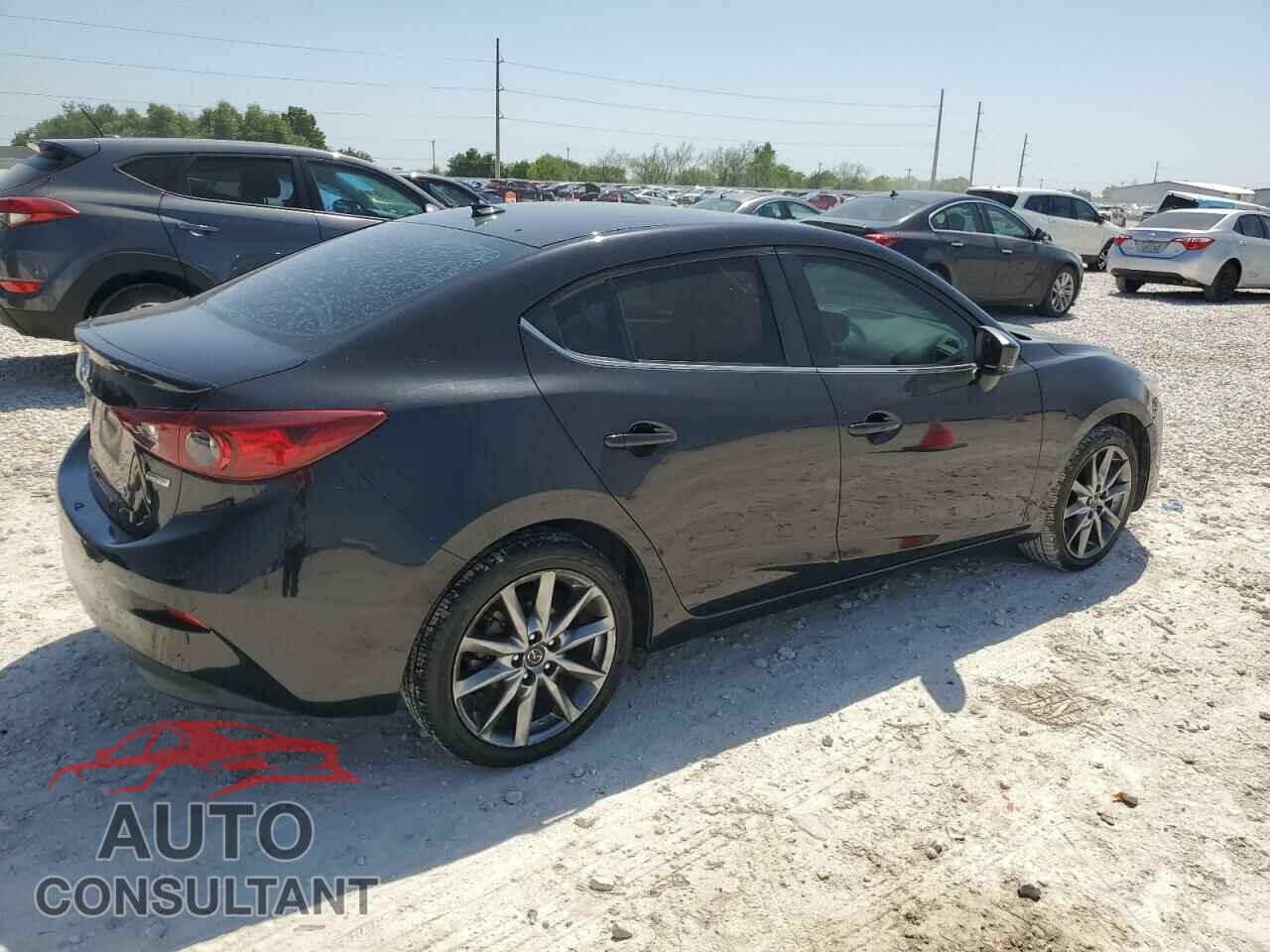 MAZDA 3 2018 - 3MZBN1V31JM205096