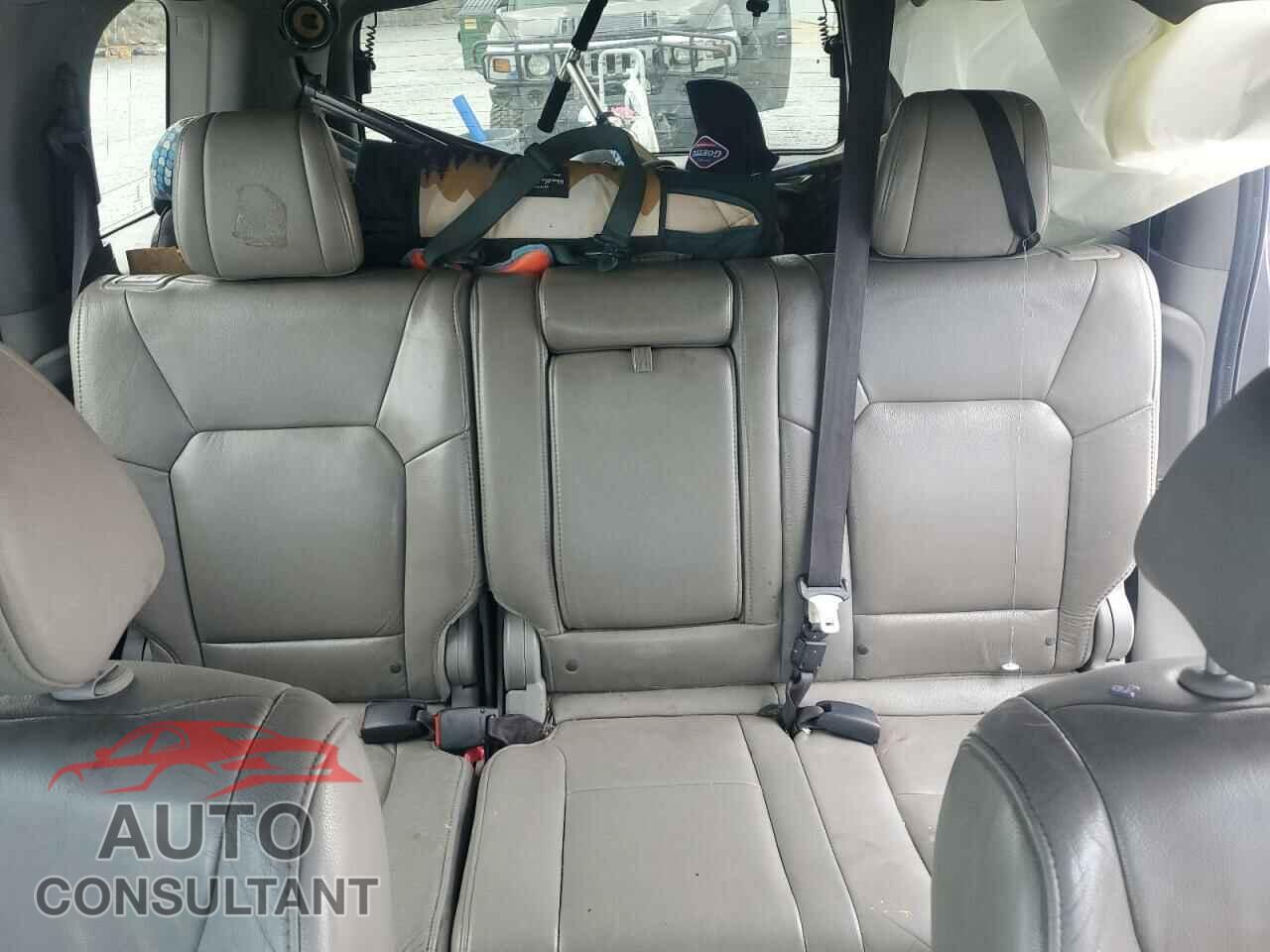 HONDA PILOT 2015 - 5FNYF4H92FB049299