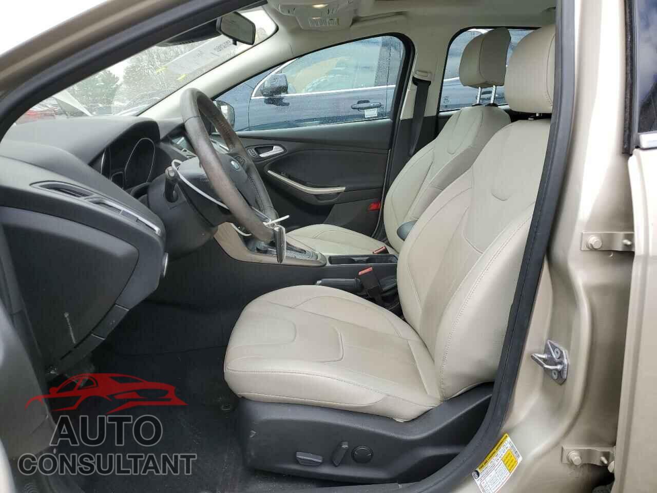 FORD FOCUS 2018 - 1FADP3J23JL298516