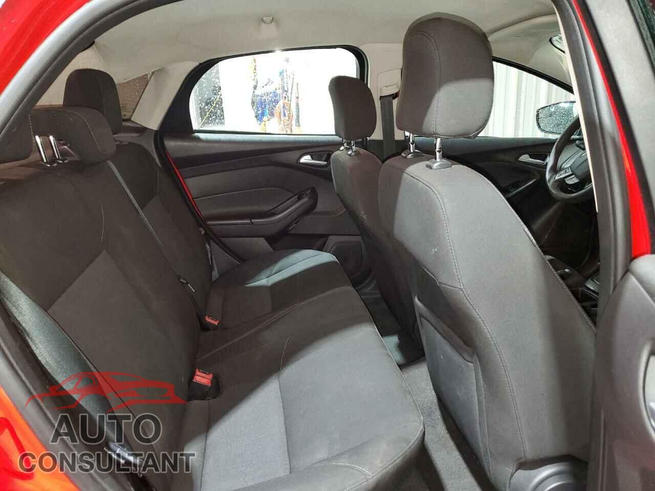 FORD FOCUS 2015 - 1FADP3F26FL233689