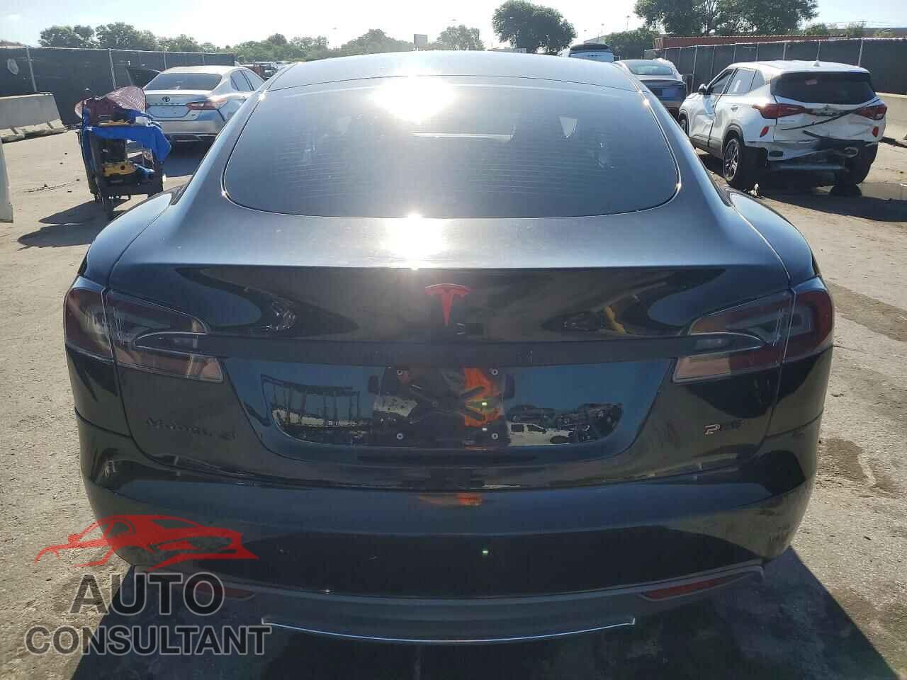 TESLA MODEL S 2013 - 5YJSA1CP4DFP06951