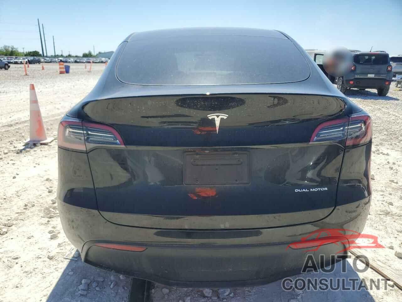 TESLA MODEL Y 2023 - 7SAYGAEEXPF709736