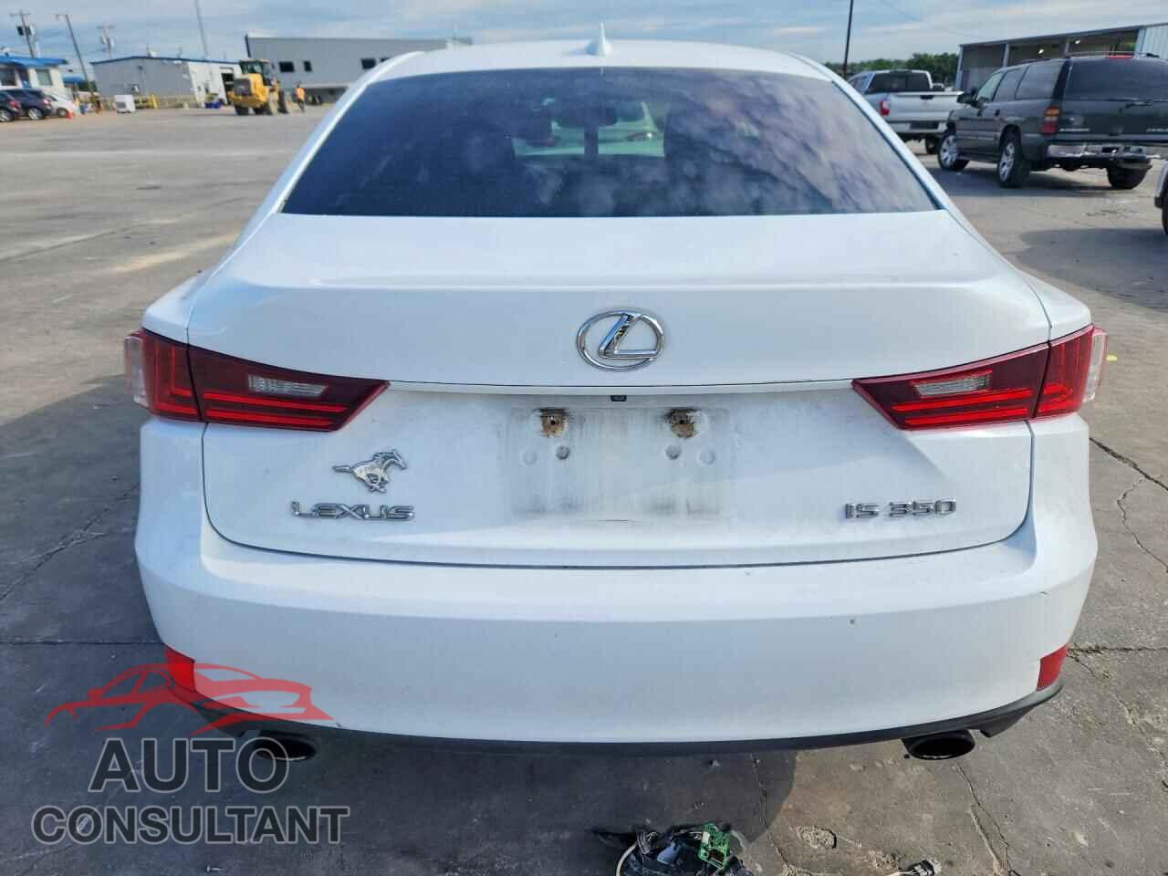 LEXUS IS 2014 - JTHBE1D20E5000620