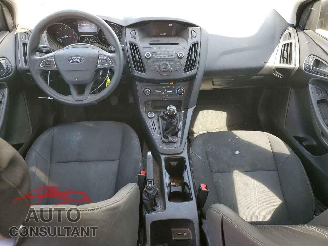 FORD FOCUS 2015 - 1FADP3E24FL386217