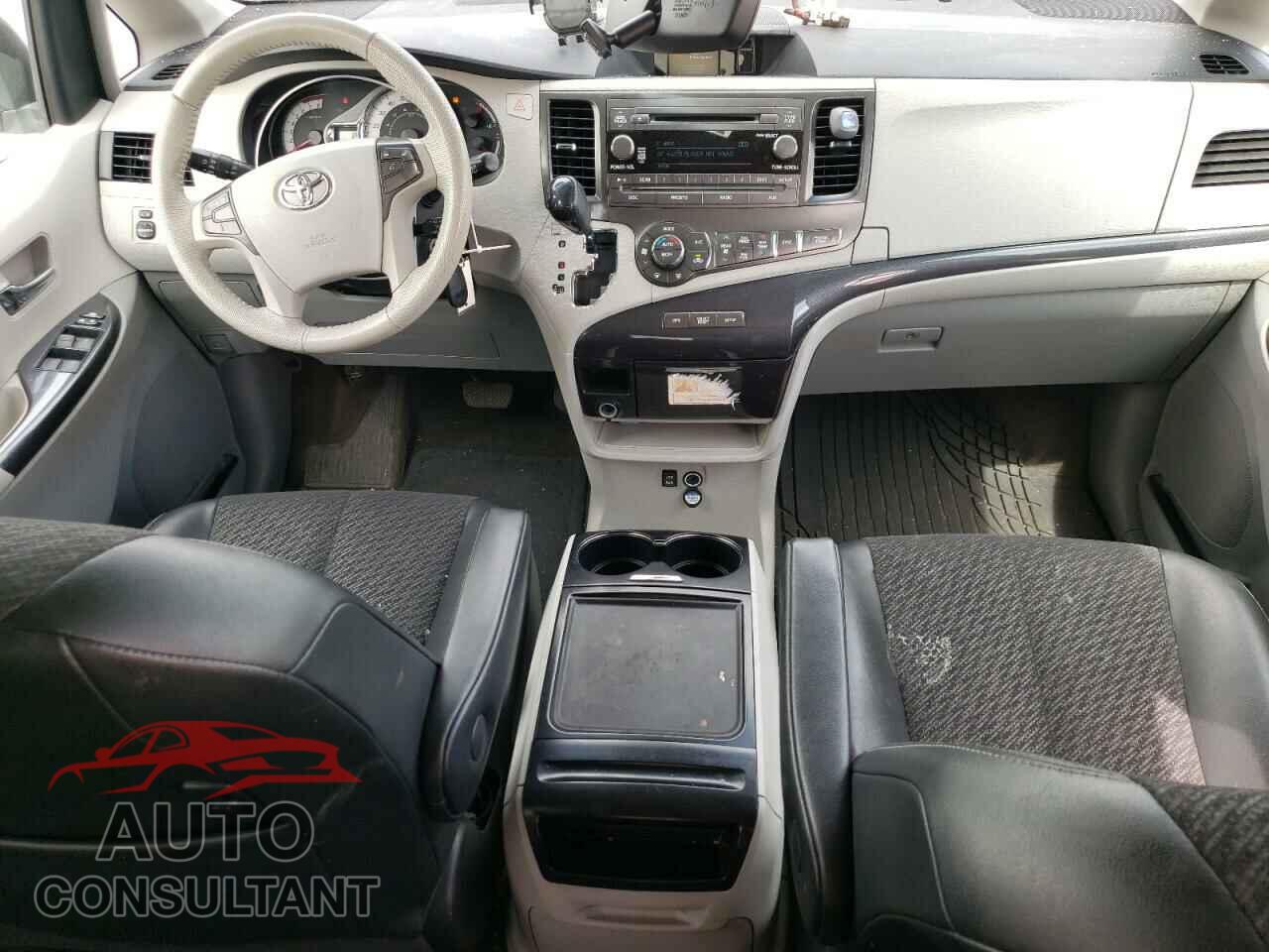 TOYOTA SIENNA 2013 - 5TDXK3DC8DS306607