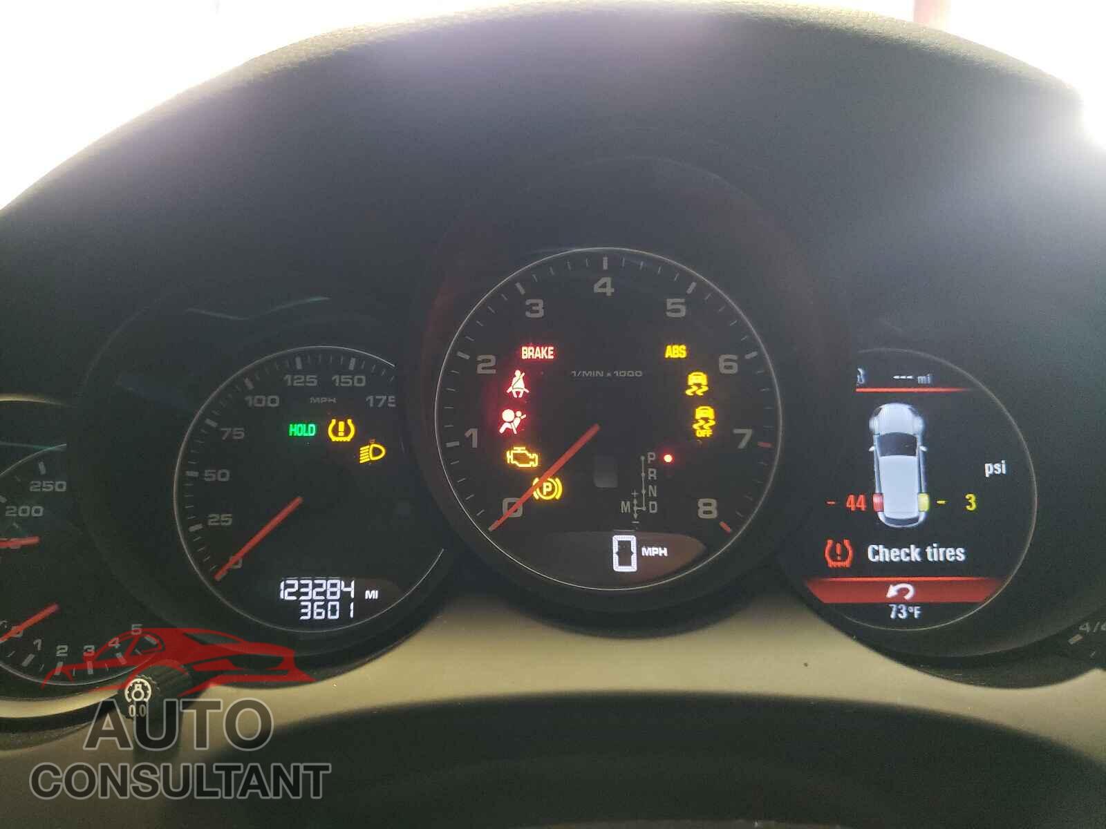 PORSCHE CAYENNE 2016 - WP1AA2A28GLA04107