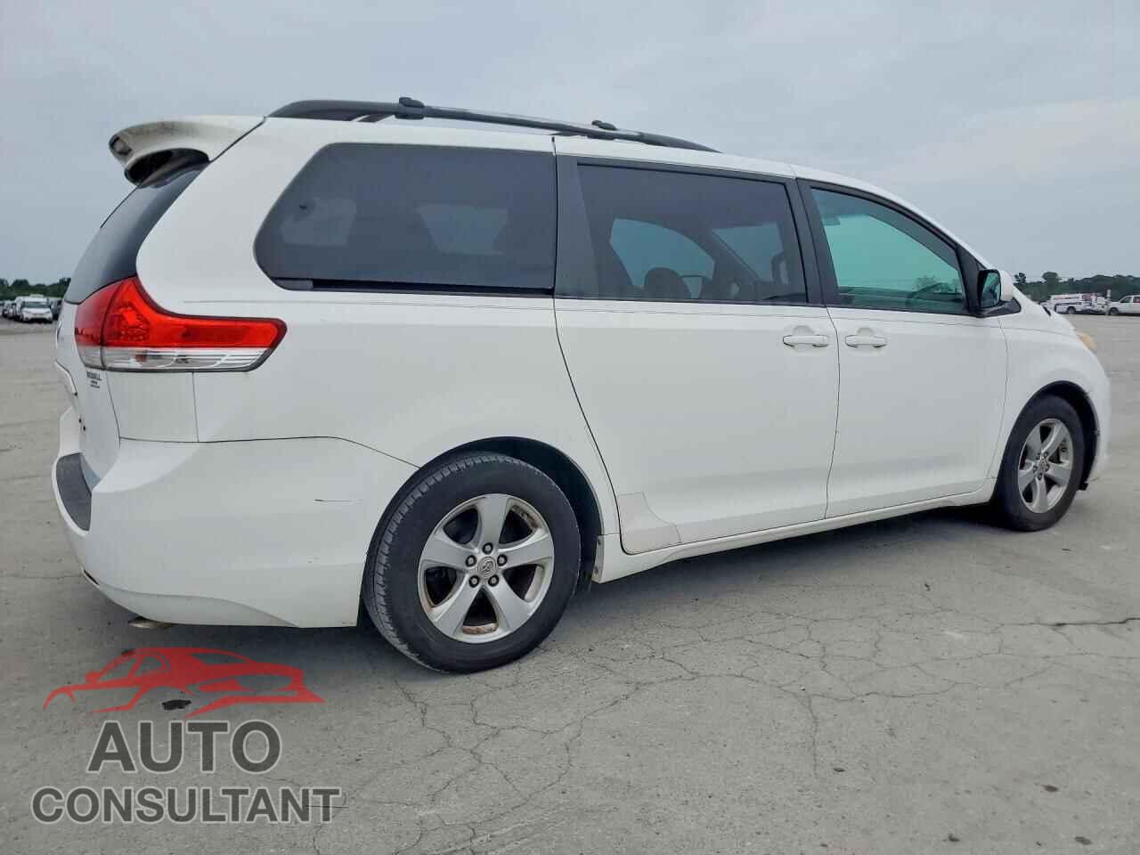 TOYOTA SIENNA 2011 - 5TDKK3DC3BS149849