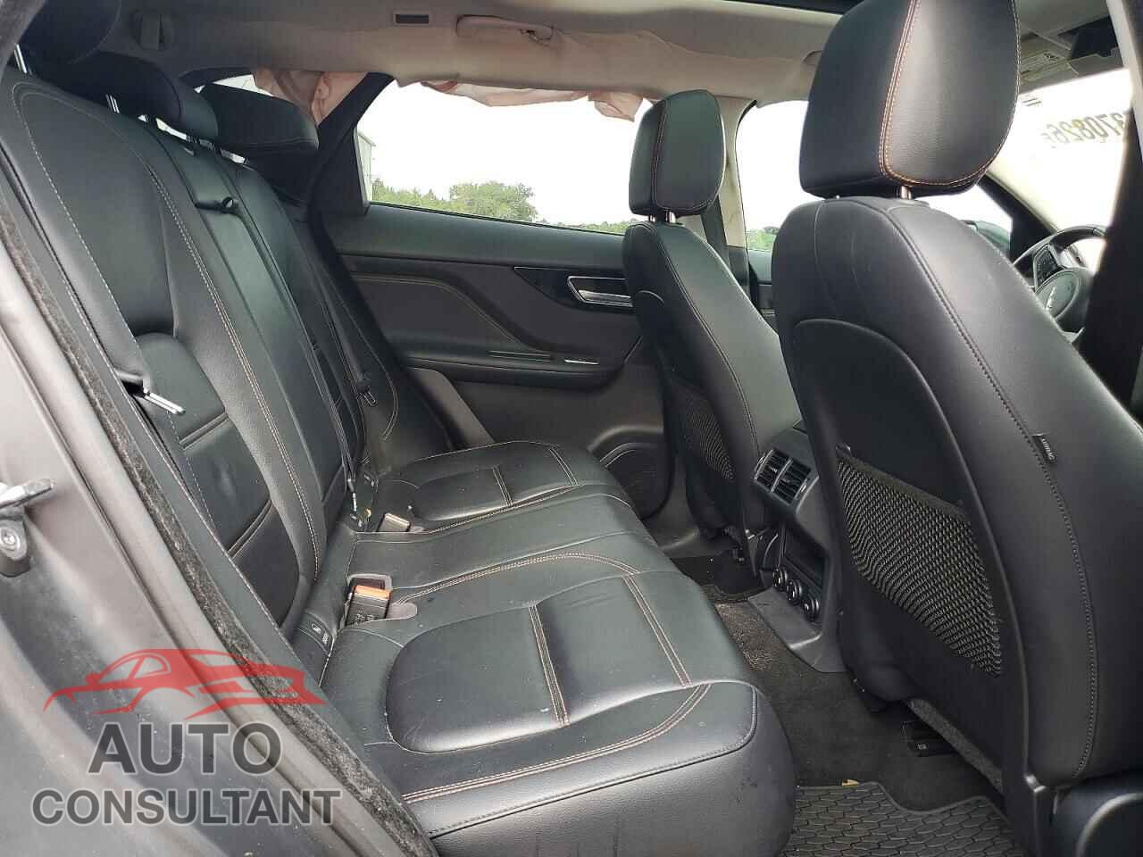 JAGUAR F-PACE 2018 - SADCK2FX5JA258683