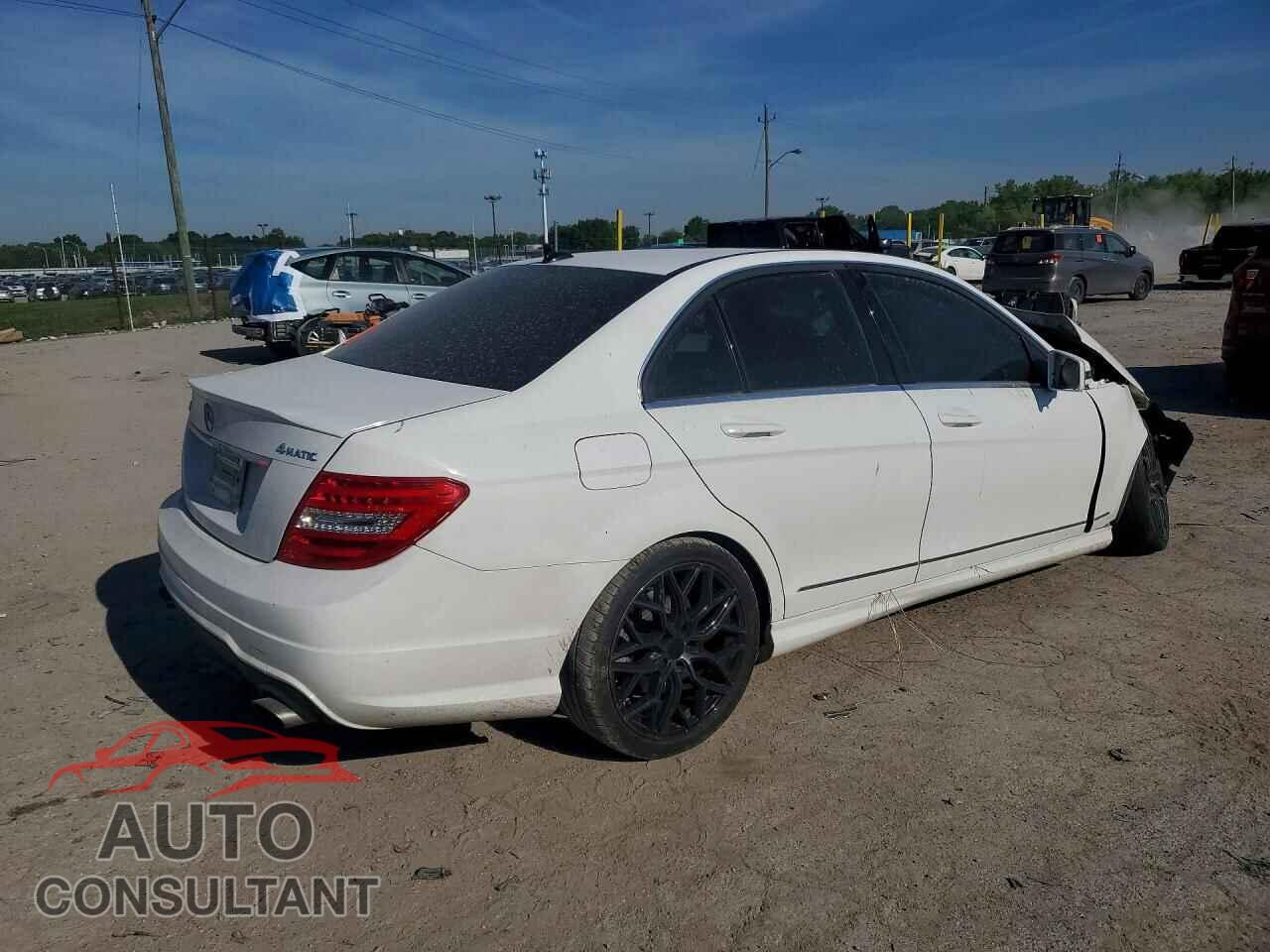 MERCEDES-BENZ C-CLASS 2013 - WDDGF8AB2DR242212