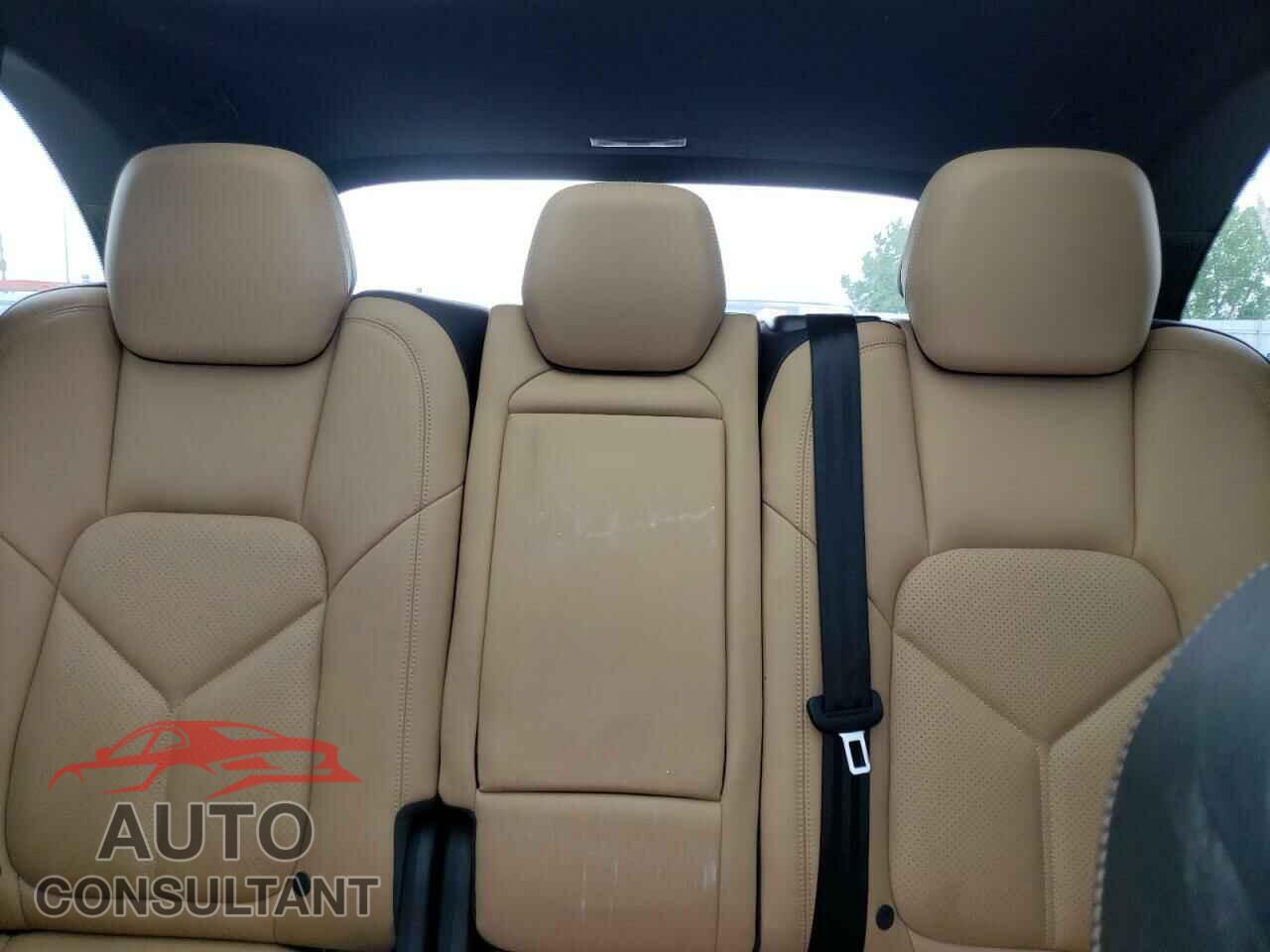 PORSCHE CAYENNE 2016 - WP1AA2A22GLA03048