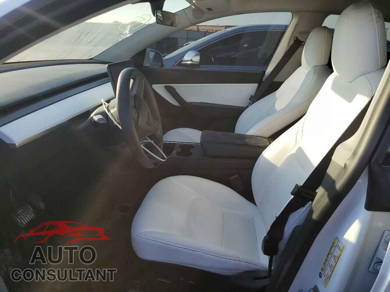 TESLA MODEL Y 2021 - 5YJYGDED2MF123100
