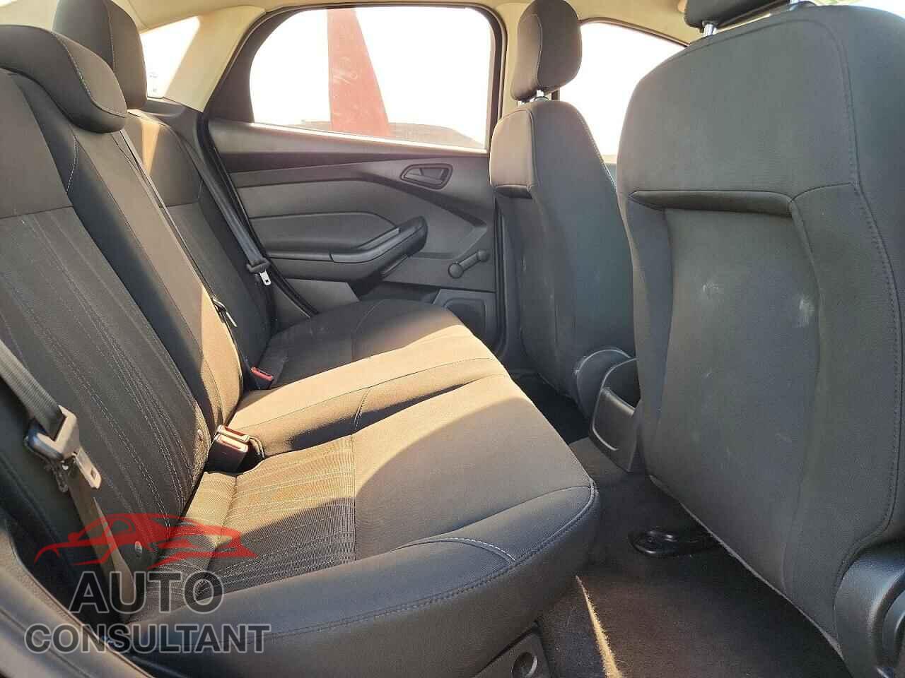 FORD FOCUS 2016 - 1FADP3E25GL379200
