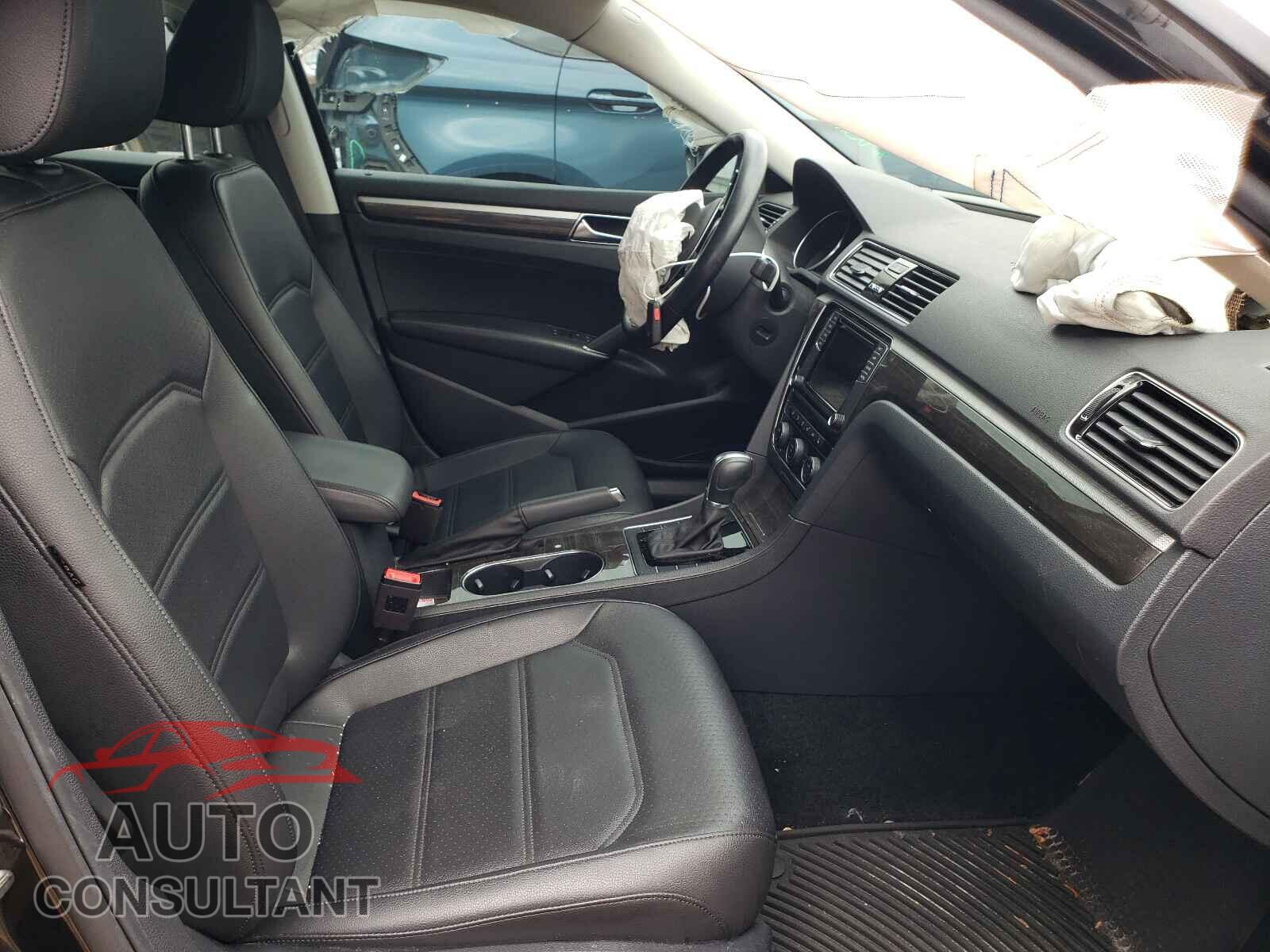VOLKSWAGEN PASSAT 2018 - 1VWBA7A37JC052553