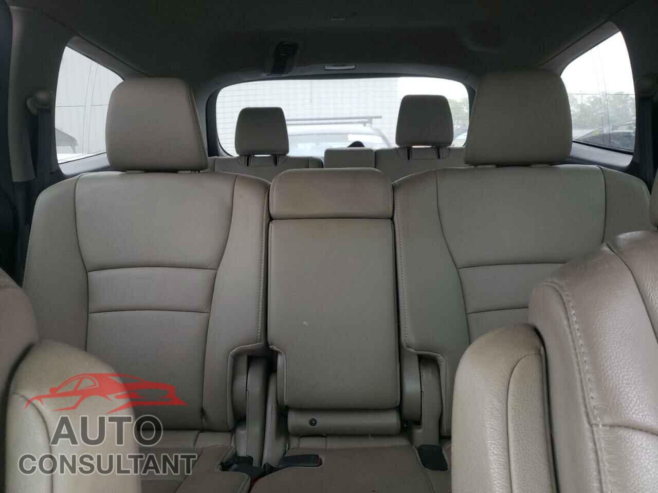 HONDA PILOT 2017 - 5FNYF6H93HB035068