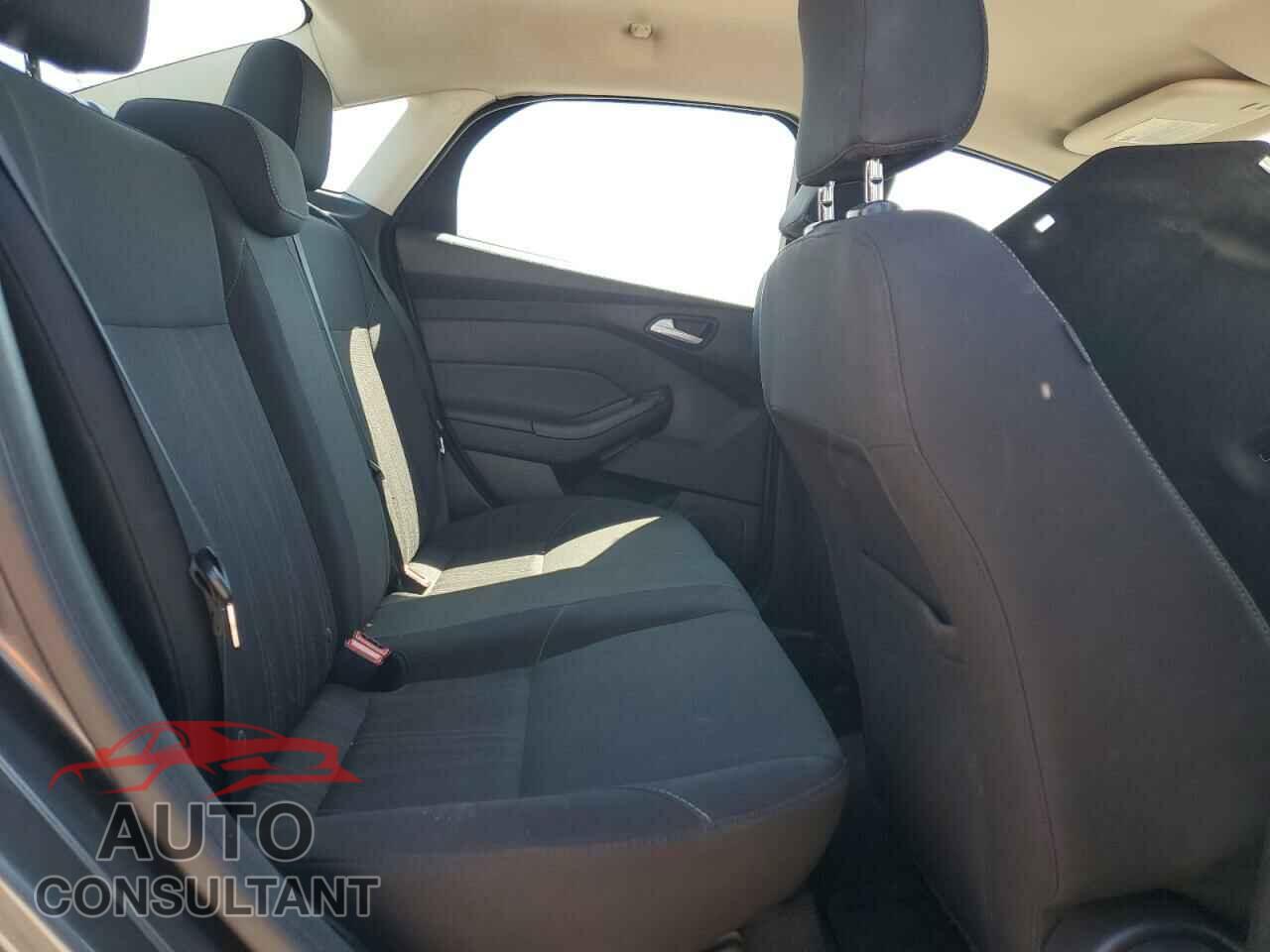 FORD FOCUS 2017 - 1FADP3F29HL271999