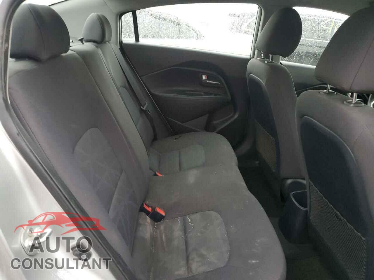 KIA RIO 2014 - KNADM4A35E6343121